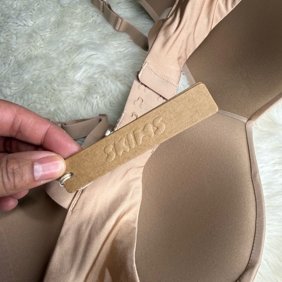 NWT Skims Wireless Form Push Up Plunge Bra Clay Tan Women Size 36DD - Picture 7 of 13